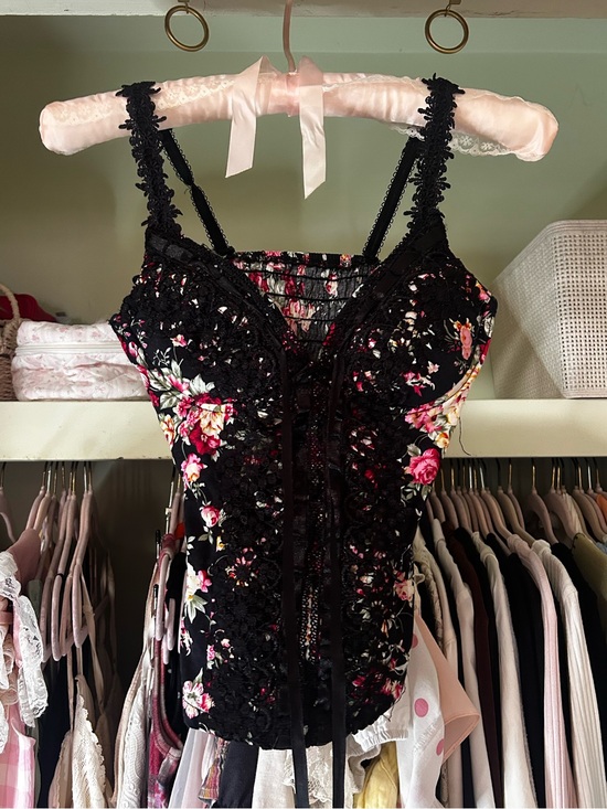 Seductions Tops - Black Floral Lace-Trim corset top with Pink Rose Print